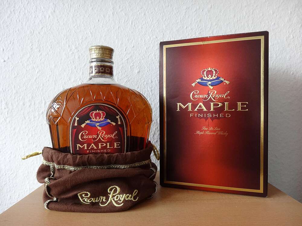 Crown Royal Maple Finished Fine Deluxe Maple Flavored Whisky 750ml